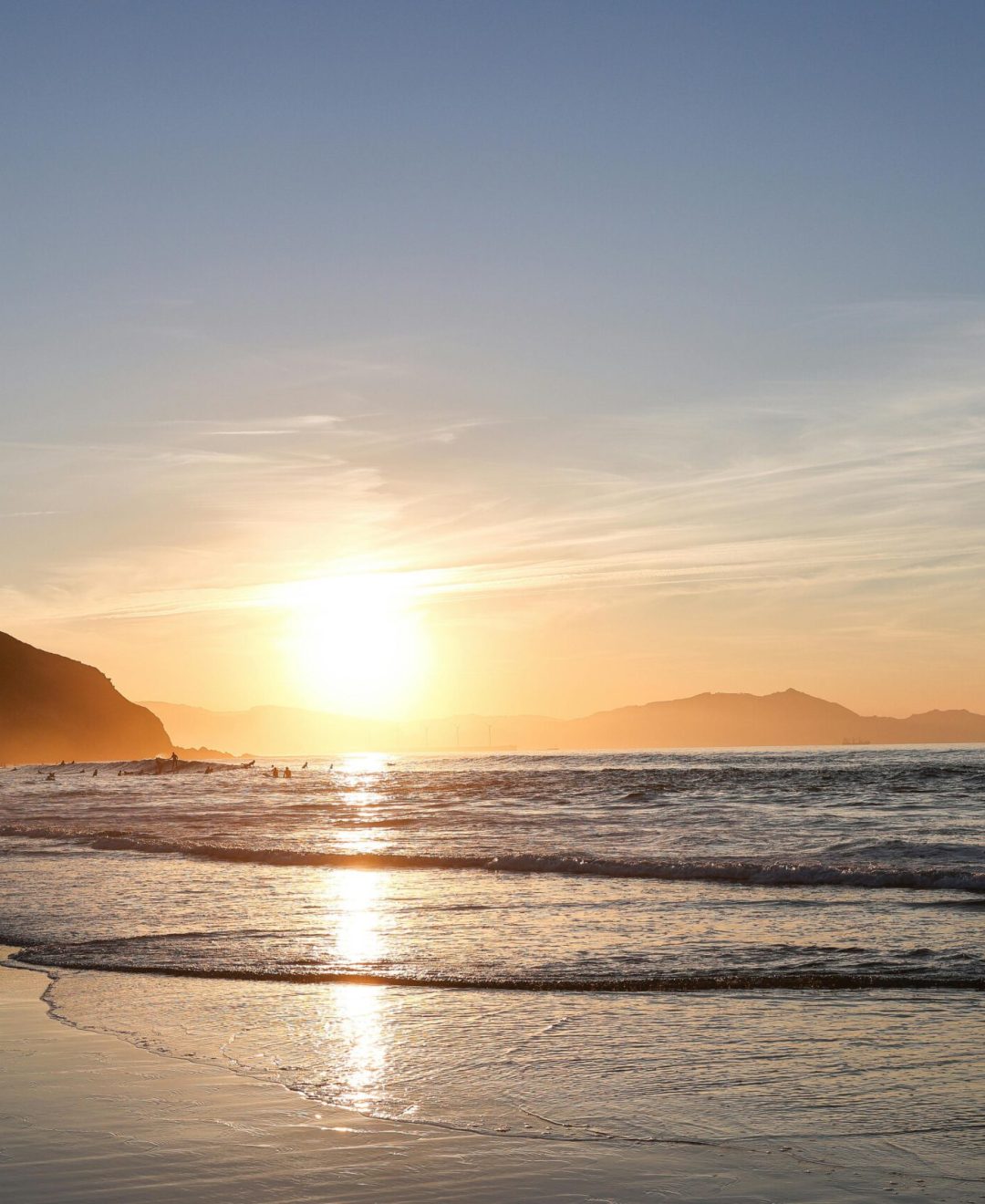 Stunning sunset view at a beach in País Vasco, Spain, capturing the serene ocean and vibrant colors.